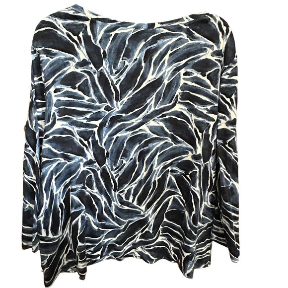 Chico’s size 3(XL/16) navy blue print 3/4 sleeve top missing fabric/care tag - Picture 3 of 6